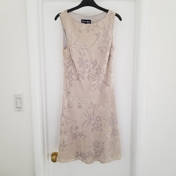 Beige Velour dress - Picture 1 of 5